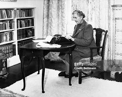  Agatha Christie